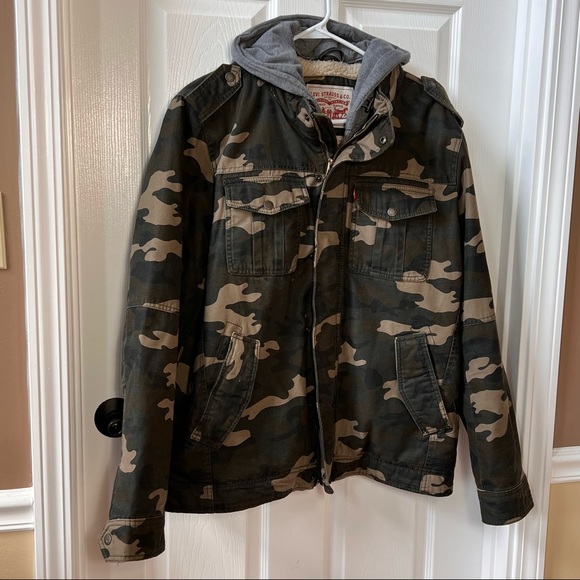⭐️  Levi's® Washed Cotton Camouflage Sherpa-Lined Hooded Trucker Jacket LARGE - Picture 4 of 15